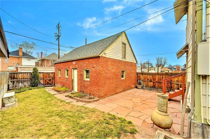 More Photos Of 913 Corona St, Denver Storefront For Sale