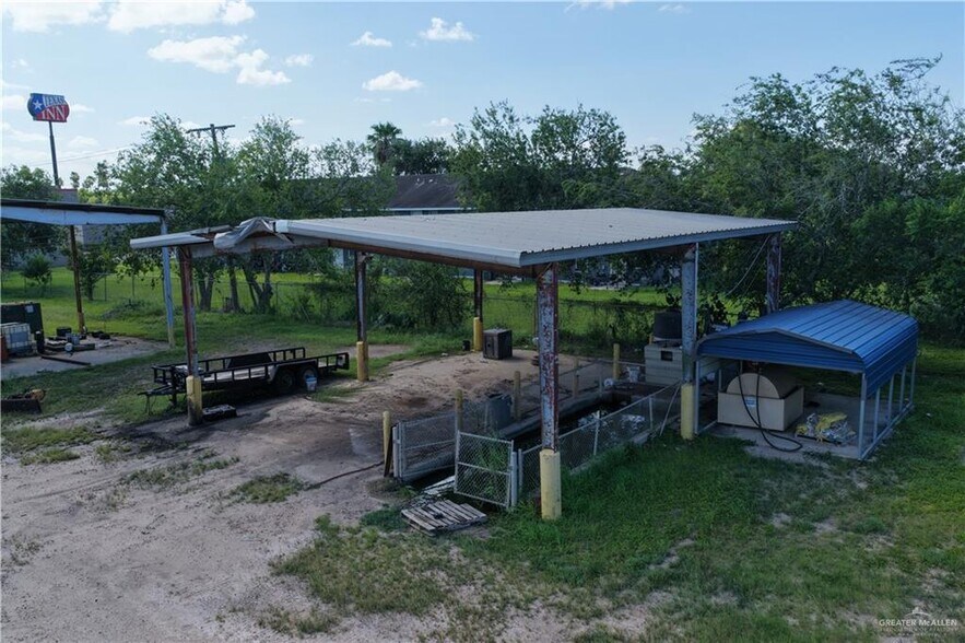 More Photos Of 110 E Expressway 83, La Feria Warehouse For Sale