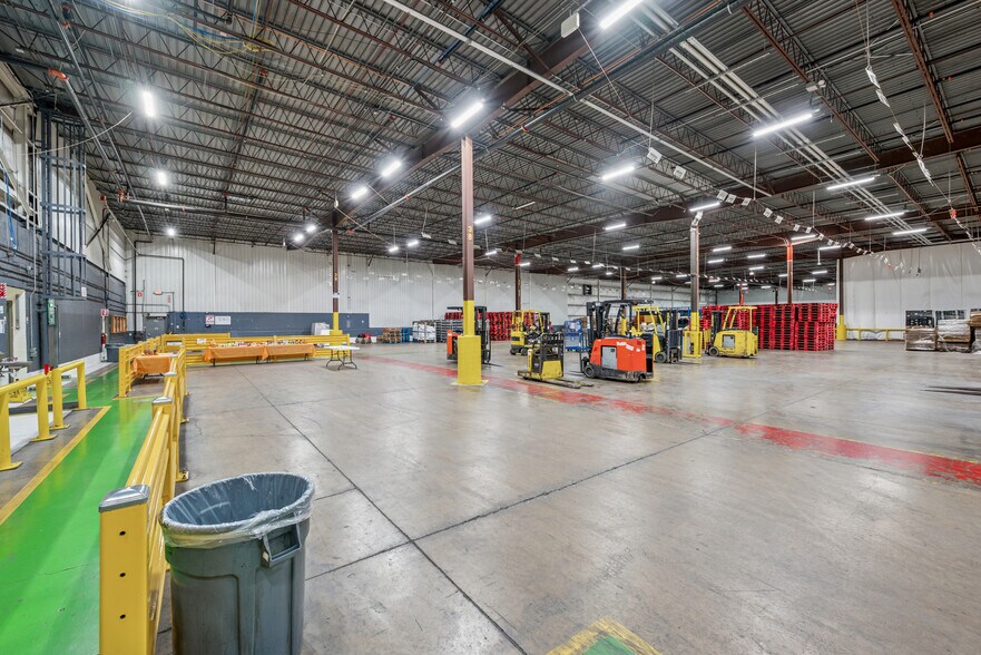 More Photos Of 7300 Santa Fe Dr, Hodgkins Distribution For Lease