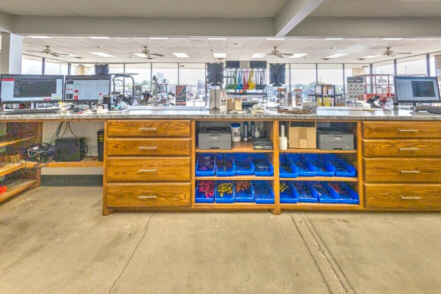 More Photos Of 1909 N Highway 81, Duncan Auto Dealership For Sale