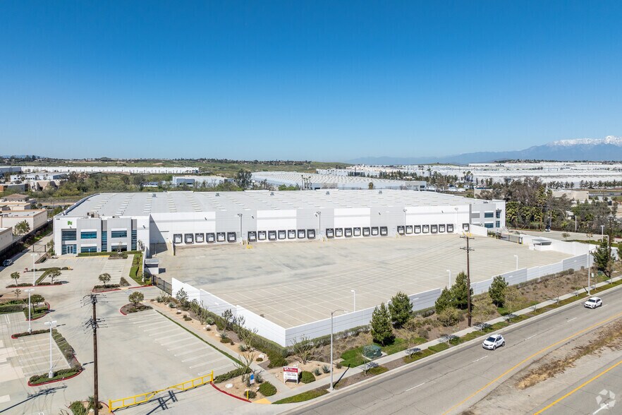 More Photos Of 7105 Old 215 Frontage Rd, Riverside Distribution For Lease