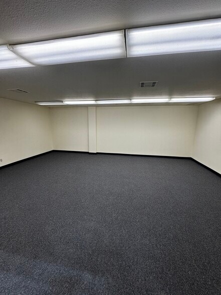 More Photos Of 1017 S Mountain Ave, Monrovia Manufacturing For Lease