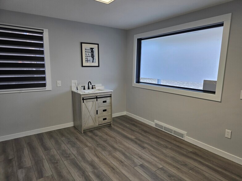 More Photos Of 4 Park Lane Rd, New Milford Medical For Lease