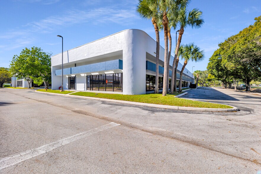 More Photos Of 1770 NW 64th St, Fort Lauderdale Office For Sale