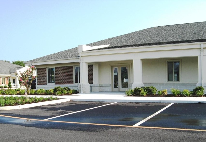 Primary Photo Of 1324 Belmont Ave, Salisbury Medical For Sale