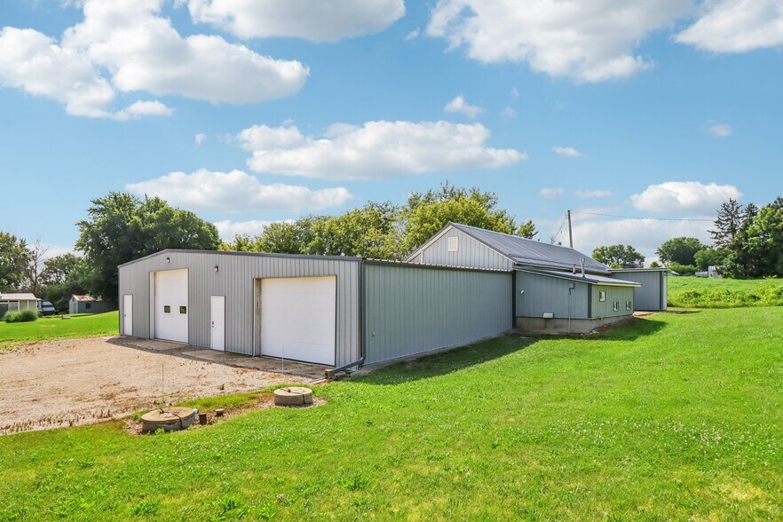 More Photos Of W9231 Bobolink Rd, Reeseville Warehouse For Sale