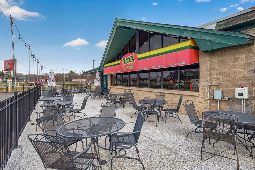 More Photos Of 17646 NE Central Ave, Ham Lake Restaurant For Sale