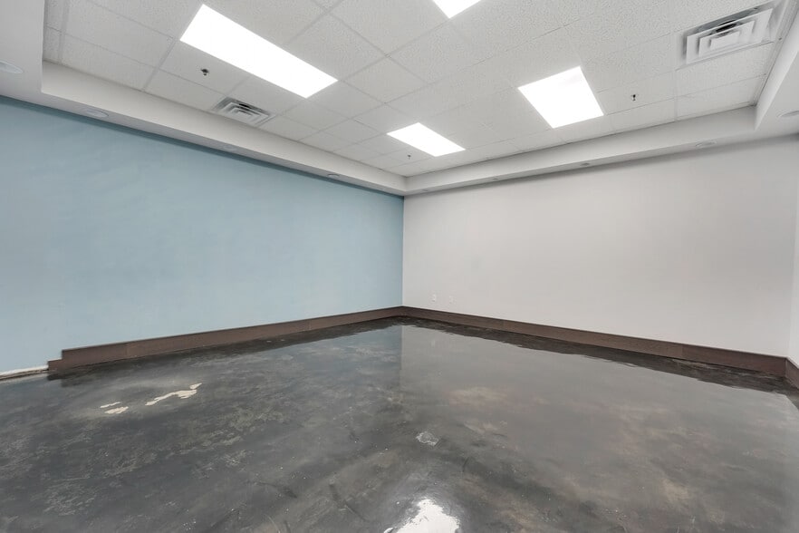 More Photos Of 1900 Buford Hwy, Duluth Warehouse For Lease