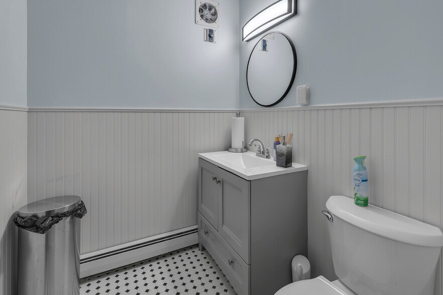 More Photos Of 100 E Carver St, Huntington Loft Creative Space For Lease