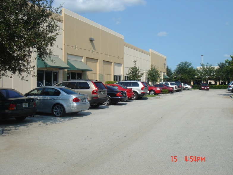 More Photos Of 2600 Glades Cir, Weston Storefront Retail Office For Lease