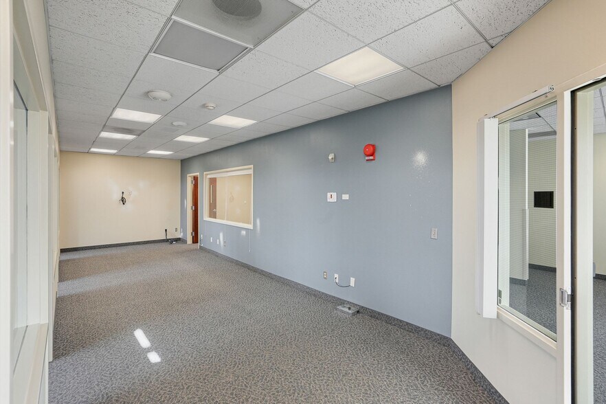 More Photos Of 2965 Ryan Dr SE, Salem Office For Sale
