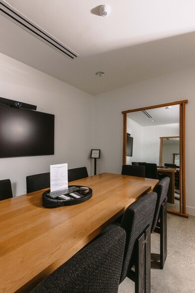 More Photos Of 709-709 S Oregon Ave, Tampa General Retail For Lease