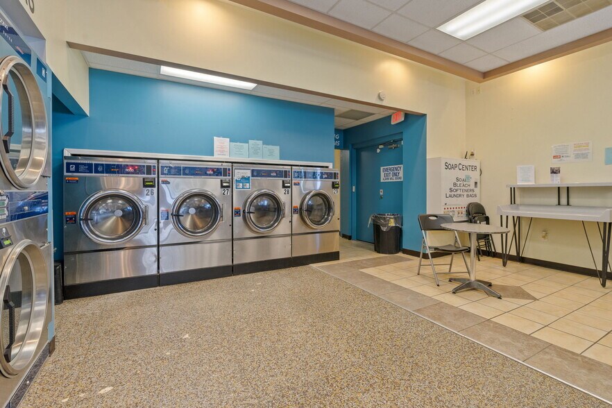 More Photos Of 1476-1480 State St, Schenectady Freestanding For Sale