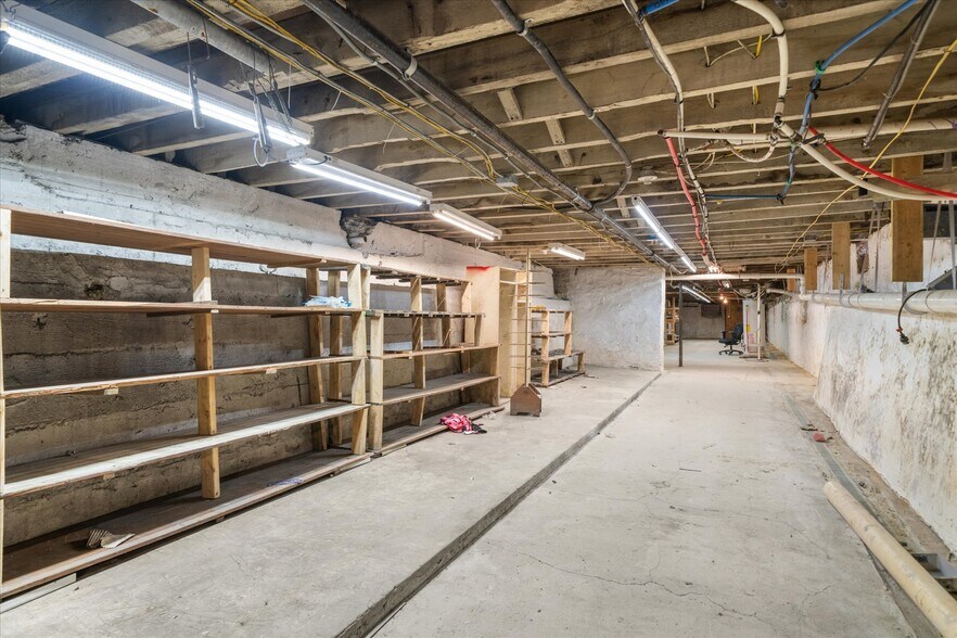 More Photos Of 102 S Richmond St, Fleetwood Warehouse For Sale