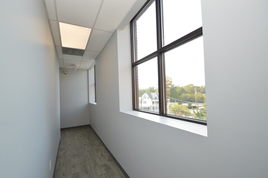 More Photos Of 912 Main St, Stroudsburg Office For Lease