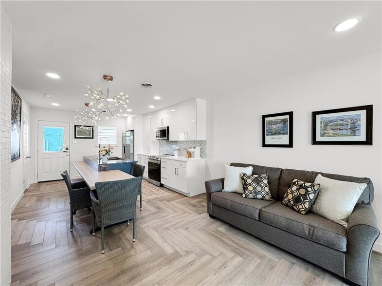 More Photos Of 1601 Ocean Dr, Corpus Christi Apartments For Sale