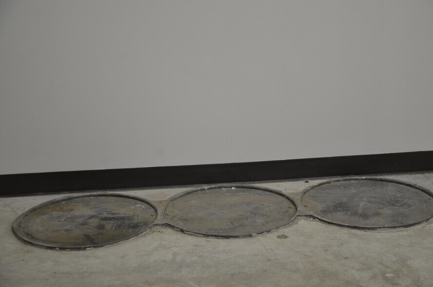 More Photos Of 181 Wolf St, Yorkville Warehouse For Sale