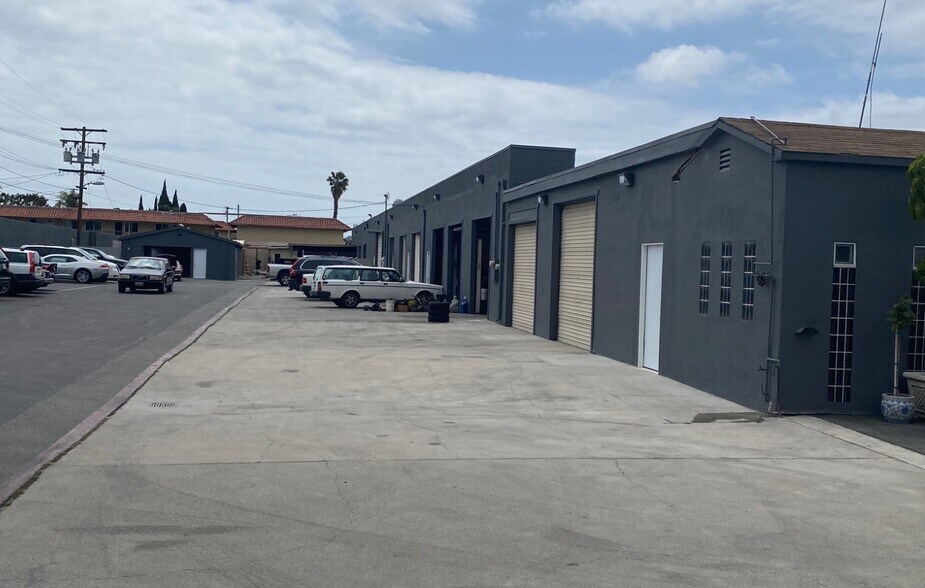 Primary Photo Of 2148 Newport Blvd, Costa Mesa Auto Repair For Lease