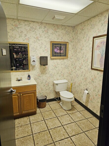 More Photos Of 629 Park NW ave, Norton Storefront For Sale