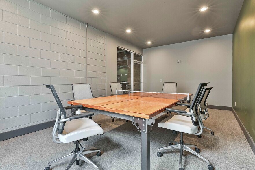 More Photos Of 147 Jackson St, Newnan Freestanding For Lease