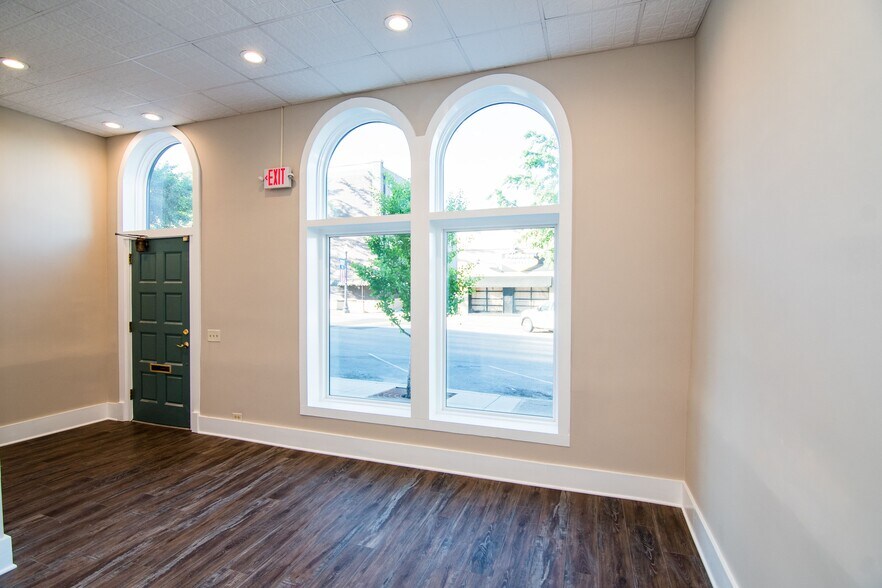 More Photos Of 214 W Main, Murfreesboro Storefront Retail Office For Lease