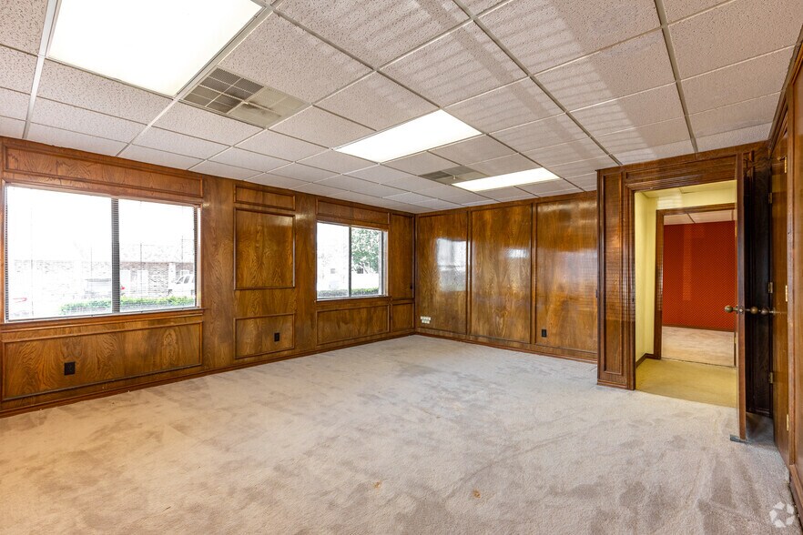 More Photos Of 1645 Dorchester Dr, Plano Medical For Lease
