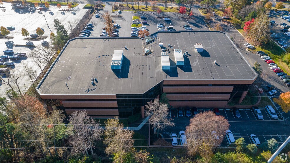 More Photos Of 250 Old Wilson Bridge Rd, Worthington Office For Lease