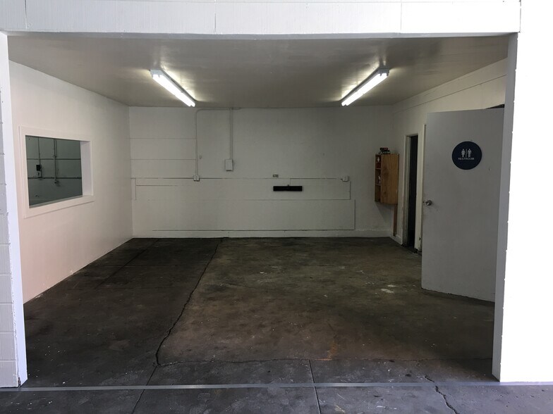More Photos Of 229 S Oxnard Blvd, Oxnard Storefront Retail Office For Sale