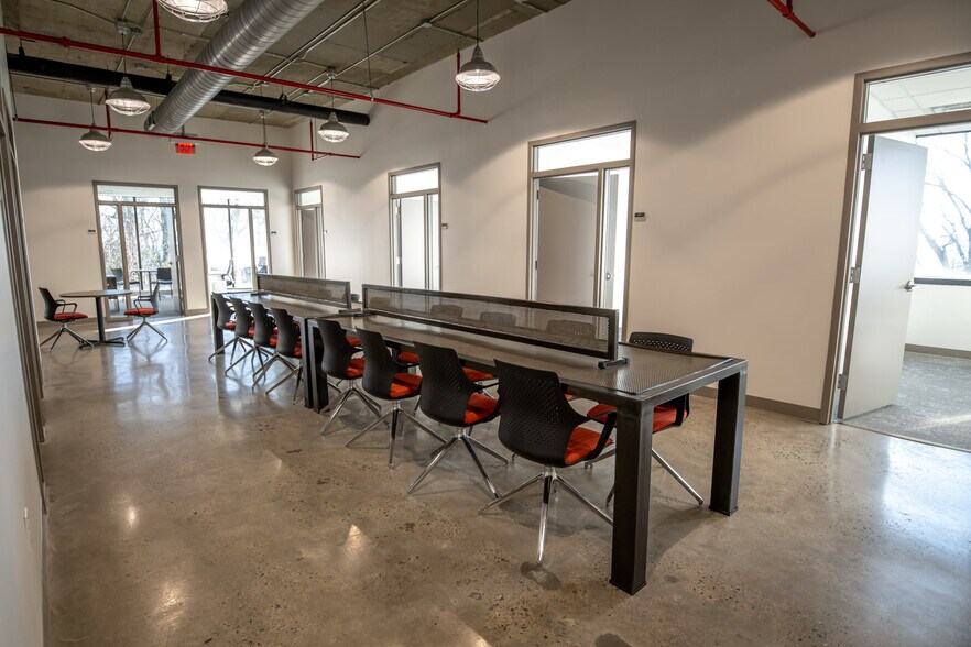 More Photos Of 214 Overlook Cir, Brentwood Office For Sale