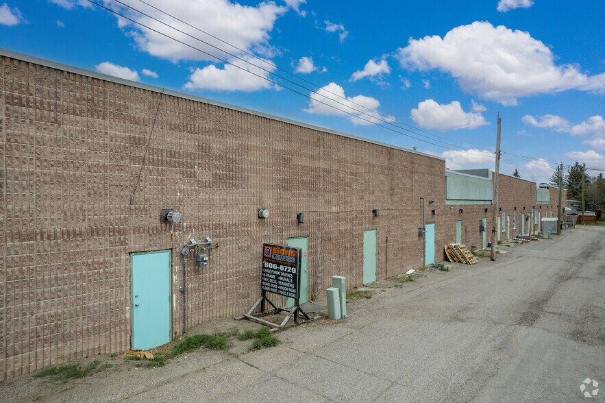 More Photos Of 3113-3501 34 Ave SE, Calgary Storefront For Sale