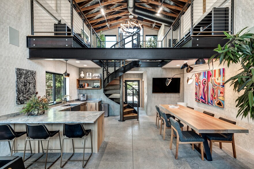 More Photos Of 64678 Cook Ave, Bend General Retail For Sale