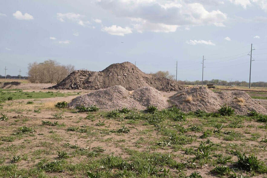 More Photos Of 1325 E Airport Rd, Grand Island Storefront Retail Office For Sale