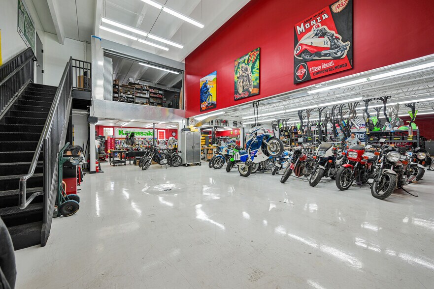More Photos Of 1690 NE 134th St, North Miami Warehouse For Sale