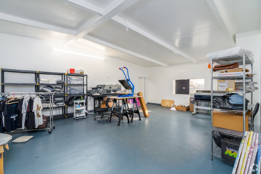 More Photos Of 8212-8214 San Fernando Rd, Sun Valley Light Distribution For Sale