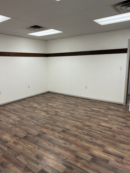 More Photos Of 556 Main St, Stroudsburg Office Residential For Lease