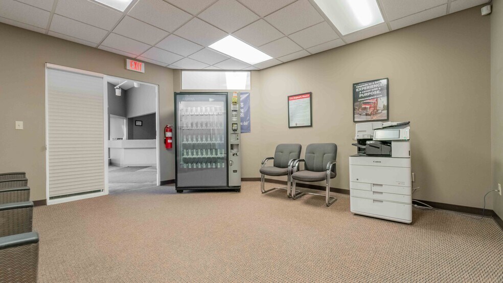 More Photos Of 600 Vale Park Rd, Valparaiso Flex For Lease