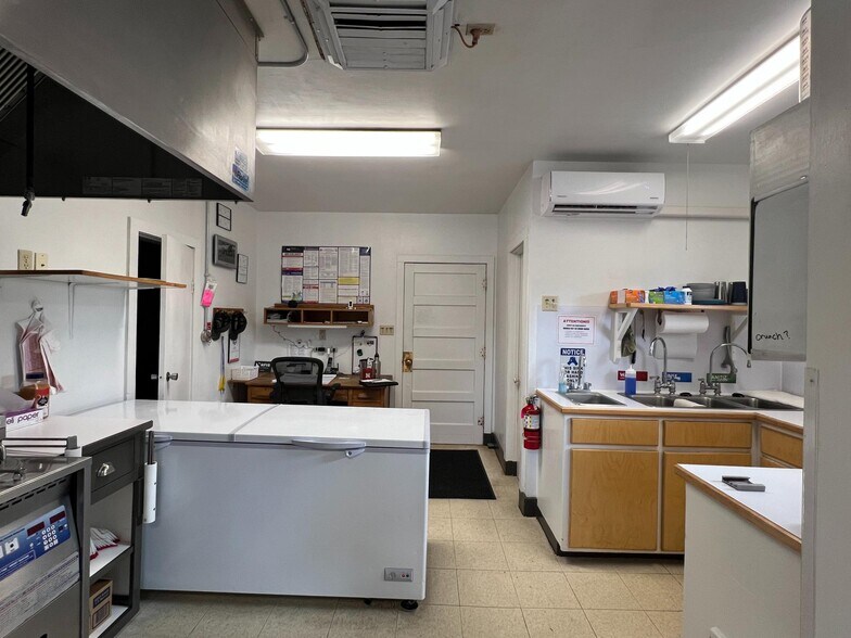 More Photos Of 112 McPherson St, Crawford Restaurant For Sale