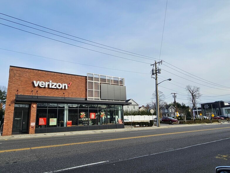 More Photos Of 102 Mineola Ave, Roslyn Heights Storefront Retail Office For Lease