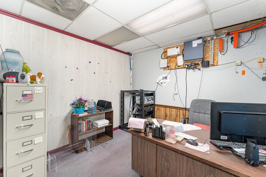 More Photos Of 4813 W Gate City Blvd, Greensboro Light Distribution For Sale