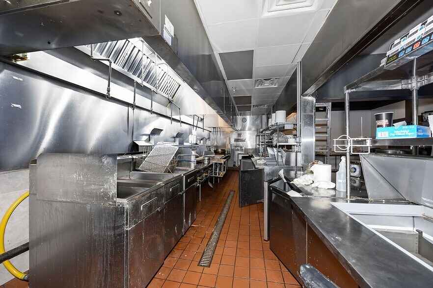 More Photos Of 11340 Princeton Pike, Cincinnati Restaurant For Lease