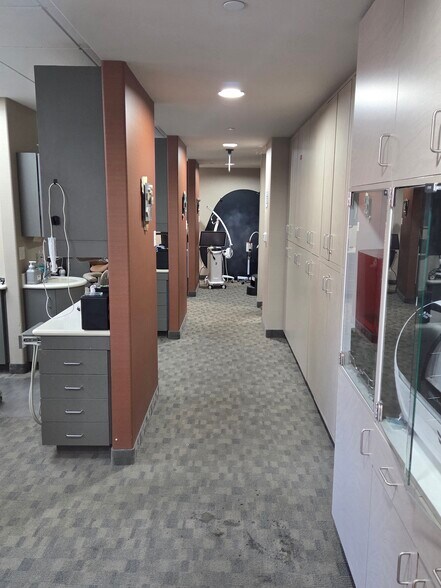 More Photos Of 695 Oak Grove Ave, Menlo Park Medical For Sale