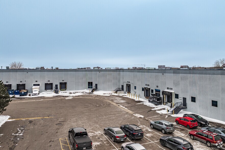 More Photos Of 6533 Flying Cloud Dr, Eden Prairie Showroom For Lease