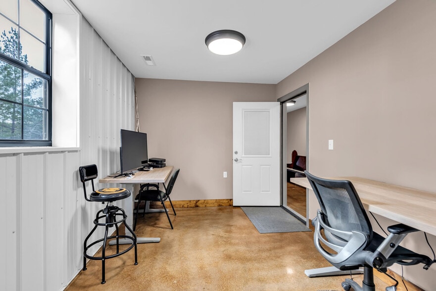 More Photos Of 1052 Debolt Ln, Centerville Manufacturing For Sale