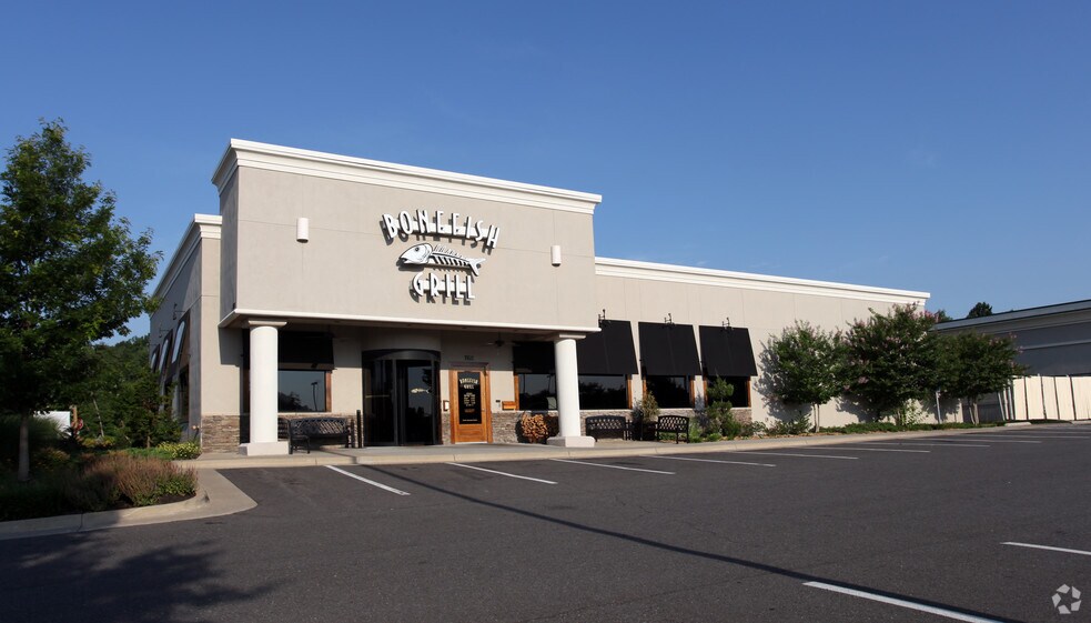 Primary Photo Of 7611 Somerset Crossing Dr, Gainesville Restaurant For Lease