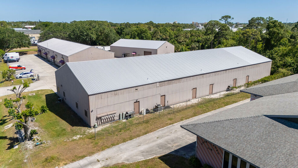 More Photos Of 1556-1578 SE South Niemeyer Cir, Port Saint Lucie Warehouse For Sale
