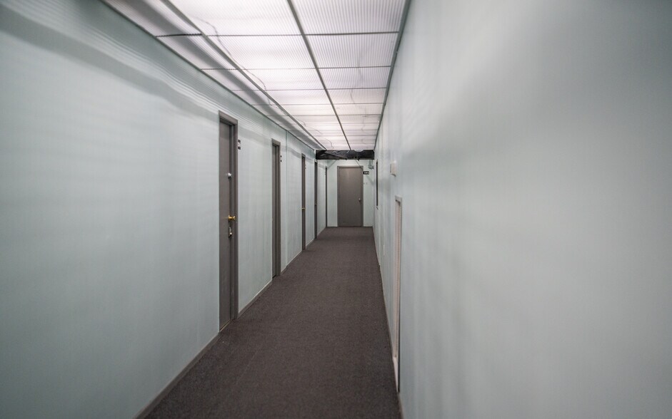 More Photos Of 5107 W University Blvd, Jacksonville Warehouse For Lease