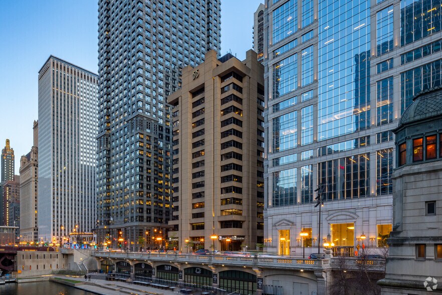 More Photos Of 55 W Wacker Dr, Chicago Office For Sale
