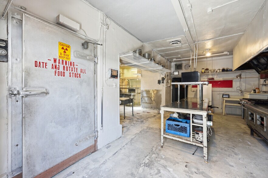 More Photos Of 5582 Atlantic Ave, Long Beach Restaurant For Sale