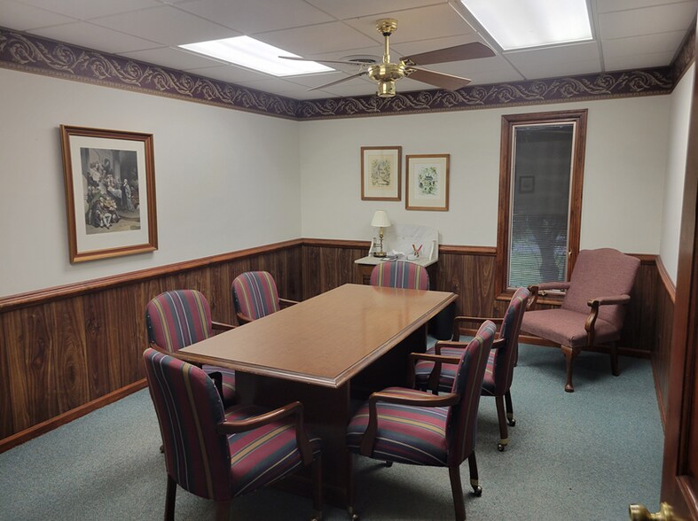 More Photos Of 710 Denbigh Blvd, Newport News Office For Sale