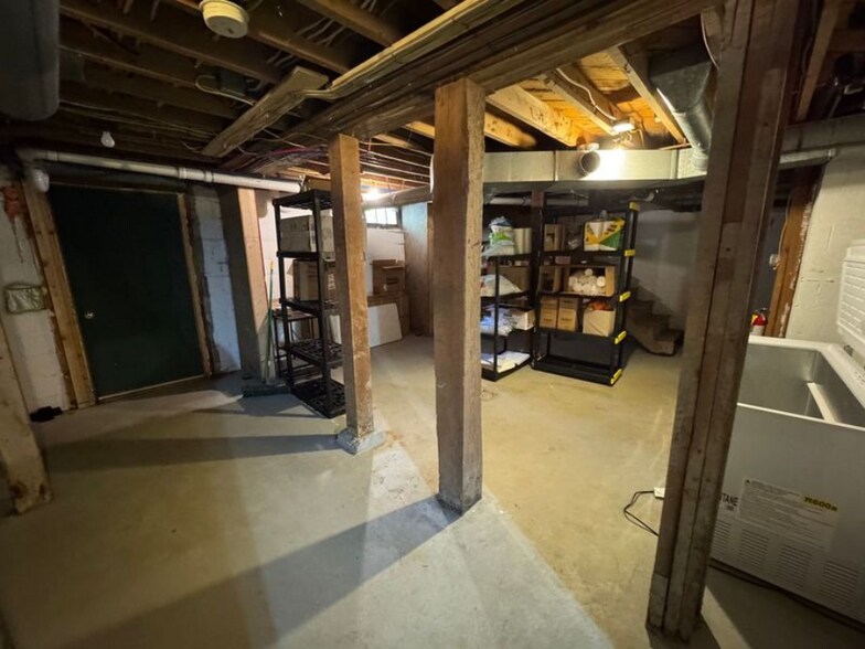 More Photos Of 3052 US-5 Rt, East Thetford Specialty For Sale